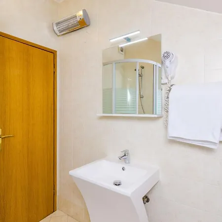 Pansion Srebreno 招待所 3*