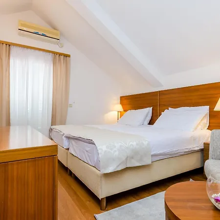 Guest house Pansion Srebreno Mlini